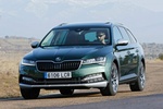 Skoda Superb Scout 2.0 TSI 200 kW (272 CV) DSG 4x4 Combi Scout Turismo familiar Verde esmeralda metalizado Exterior Frontal-Lateral 5 puertas