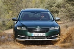 Skoda Superb Scout 2.0 TSI 200 kW (272 CV) DSG 4x4 Combi Scout Turismo familiar Verde esmeralda metalizado Exterior Frontal 5 puertas