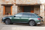 Skoda Superb Scout 2.0 TSI 200 kW (272 CV) DSG 4x4 Combi Scout Turismo familiar Verde esmeralda metalizado Exterior Lateral 5 puertas