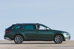 Skoda Superb Scout 2.0 TSI 200 kW (272 CV) DSG 4x4 Combi Scout Turismo familiar Verde esmeralda metalizado Exterior Lateral 5 puertas