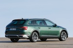 Skoda Superb Scout 2.0 TSI 200 kW (272 CV) DSG 4x4 Combi Scout Turismo familiar Verde esmeralda metalizado Exterior Posterior-Lateral 5 puertas