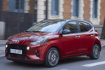 Hyundai i10 1.2 MPI 64 kW (84 CV) AT Style Turismo Dragon Red / Phantom Black Exterior Frontal-Lateral 5 puertas