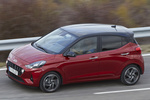 Hyundai i10 1.2 MPI 64 kW (84 CV) AT Style Turismo Dragon Red / Phantom Black Exterior Cenital-Frontal-Lateral 5 puertas