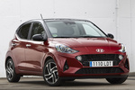 Hyundai i10 1.2 MPI 64 kW (84 CV) AT Style Turismo Dragon Red / Phantom Black Exterior Lateral-Frontal 5 puertas