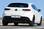 Mazda Mazda3 5p SKYACTIV-X 2.0 132 kW (180 CV) 5p Zenith-X Turismo Arctic White Exterior Posterior-Lateral 5 puertas
