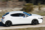 Mazda Mazda3 5p SKYACTIV-X 2.0 132 kW (180 CV) 5p Zenith-X Turismo Arctic White Exterior Cenital-Lateral-Frontal 5 puertas