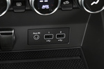Renault Captur TCe 96 kW (130CV) EDC Zen + Todo terreno Interior Conexi&oacute;n fuentes externas 5 puertas