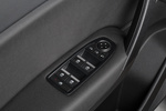 Renault Captur TCe 96 kW (130CV) EDC Zen + Todo terreno Interior Mandos puerta 5 puertas