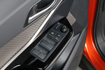 Toyota C-HR 180H Kaji Edition Todo terreno Interior Mandos puerta 5 puertas