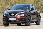 Nissan Juke DIG-T 86 kW (117 CV) DCT7 N-Design Chic Todo terreno Rojo Burgundy / Techo Negro Exterior Frontal-Lateral 5 puertas