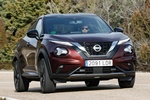 Nissan Juke DIG-T 86 kW (117 CV) DCT7 N-Design Chic Todo terreno Rojo Burgundy / Techo Negro Exterior Lateral-Frontal 5 puertas