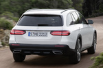 Mercedes-Benz Clase E Gama Clase E All Terrain All Terrain Line Avantgarde con Paquete Night Turismo familiar Designo Diamond White Bright Exterior Posterior-Lateral 5 puertas