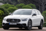 Mercedes-Benz Clase E Gama Clase E All Terrain All Terrain Line Avantgarde con Paquete Night Turismo familiar Designo Diamond White Bright Exterior Frontal-Lateral 5 puertas