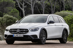 Mercedes-Benz Clase E Gama Clase E All Terrain All Terrain Line Avantgarde con Paquete Night Turismo familiar Designo Diamond White Bright Exterior Frontal-Lateral 5 puertas