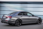 Mercedes-Benz Clase E AMG 53 4MATIC+ AMG 53 4MATIC+ con Paquete Carbono II y Night Turismo Designo Selenite Grey Magno Exterior Posterior-Lateral 4 puertas