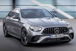Mercedes-Benz Clase E AMG 53 4MATIC+ AMG 53 4MATIC+ con Paquete Carbono II y Night Turismo Designo Selenite Grey Magno Exterior Lateral-Frontal 4 puertas