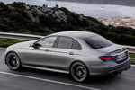Mercedes-Benz Clase E AMG 53 4MATIC+ AMG 53 4MATIC+ con Paquete Carbono II y Night Turismo Designo Selenite Grey Magno Exterior Lateral-Posterior 4 puertas
