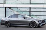 Mercedes-Benz Clase E AMG 53 4MATIC+ AMG 53 4MATIC+ con Paquete Carbono II y Night Turismo Designo Selenite Grey Magno Exterior Lateral 4 puertas