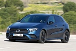 Mercedes-Benz Clase A A 200 d 8G-DCT AMG Line Paquete Night Turismo Azul Denim Metalizado Exterior Frontal-Lateral 5 puertas
