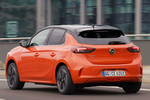 Opel Corsa Corsa-e e-Elegance con Style Pack Black Turismo Naranja Cu&aacute;ntico con Techo Bitono Negro Exterior Lateral-Posterior 5 puertas