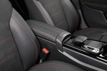 Mercedes-Benz CLA 200 7G-DCT Coup&eacute;  AMG Line Coup&eacute; con paquete Premium Plus Turismo Interior Reposabrazos 4 puertas