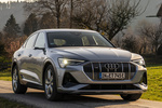 Audi e-tron Sportback 55 quattro Sportback S line Todo terreno Plata Florete metalizado Exterior Lateral-Frontal 5 puertas
