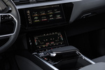 Audi e-tron Sportback 55 quattro Sportback S line con Interior S line Todo terreno Interior Consola Central 5 puertas