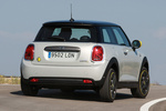 MINI MINI Cooper SE Cooper SE Acabado L Turismo White Silver metalizado Exterior Posterior-Lateral 3 puertas