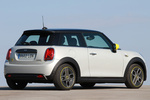 MINI MINI Cooper SE Cooper SE Acabado L Turismo White Silver metalizado Exterior Posterior-Lateral 3 puertas