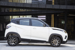 Mahindra KUV100 NXT K8 NXT Todo terreno Pearl White Exterior Lateral 5 puertas