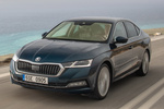 Skoda Octavia 2.0 TDI 110 kW (150 CV) DSG Style Turismo Azul Lava Metalizado Exterior Frontal-Lateral 5 puertas