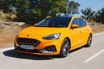 Ford Focus  5p ST 2.3 EcoBoost 206 kW (280 CV)  5p ST Turismo Naranja Fuego Exterior Frontal-Lateral 5 puertas