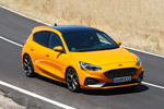 Ford Focus  5p ST 2.3 EcoBoost 206 kW (280 CV)  5p ST Turismo Naranja Fuego Exterior Cenital-Lateral-Frontal 5 puertas