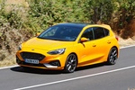 Ford Focus  5p ST 2.3 EcoBoost 206 kW (280 CV)  5p ST Turismo Naranja Fuego Exterior Frontal-Lateral 5 puertas