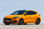Ford Focus  5p ST 2.3 EcoBoost 206 kW (280 CV)  5p ST Turismo Naranja Fuego Exterior Frontal-Lateral 5 puertas