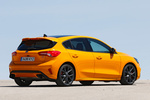 Ford Focus  5p ST 2.3 EcoBoost 206 kW (280 CV)  5p ST Turismo Naranja Fuego Exterior Posterior-Lateral 5 puertas