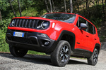 Jeep Renegade 4xe Trailhawk 176 kW (240 CV) 4xe Trailhawk Todo terreno Rojo Colorado Exterior Frontal-Lateral 5 puertas