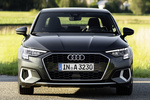 Audi A3 35 TFSI 110 kW (150 CV) 6 vel. Sedan Advanced con paquete Brillo Turismo Gris Manhattan Exterior Frontal 4 puertas