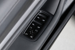 Porsche Taycan Turbo S Turbo S con interior Club Leather Olea Turismo Interior Mandos puerta 4 puertas