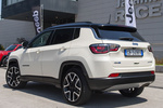 Jeep Compass 4xe 4xe Limited Todo terreno Blanco Pearl con Techo Negro Exterior Lateral-Posterior 5 puertas