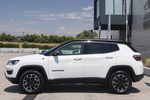 Jeep Compass 4xe 4xe Trailhawk Todo terreno Blanco Brillante con Techo Negro Exterior Lateral 5 puertas