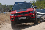 Jeep Compass 4xe 4xe Trailhawk Todo terreno Rojo Line con Techo Negro Exterior Frontal 5 puertas
