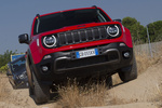 Jeep Renegade 4xe Trailhawk 176 kW (240 CV) 4xe Trailhawk Todo terreno Rojo Colorado Exterior Frontal 5 puertas