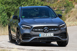 Mercedes-Benz GLA 200 d 8G-DCT AMG Line con Paquete Night Todo terreno Gris monta&ntilde;a metalizado Exterior Lateral-Frontal 5 puertas