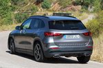 Mercedes-Benz GLA 200 d 8G-DCT AMG Line con Paquete Night Todo terreno Gris monta&ntilde;a metalizado Exterior Lateral-Posterior 5 puertas