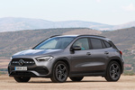 Mercedes-Benz GLA 200 d 8G-DCT AMG Line con Paquete Night Todo terreno Gris monta&ntilde;a metalizado Exterior Frontal-Lateral 5 puertas