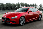 Maserati Ghibli Trofeo Trofeo Turismo rojo Exterior Frontal-Lateral 4 puertas