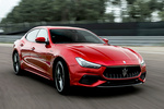 Maserati Ghibli Trofeo Trofeo Turismo rojo Exterior Frontal-Lateral 4 puertas