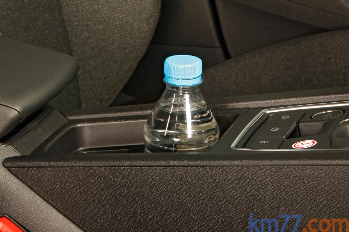 SEAT León 1.5 TSI 96 KW (130 CV) Xcellence Turismo Interior Receptáculo 5 puertas