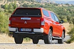 Mitsubishi L200 Doble Cabina 220 DI-D 6AT Doble Cabina Kaiteki Pick up Naranja Sunflare Exterior Posterior-Lateral 4 puertas